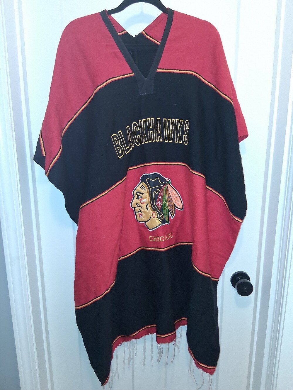 Chicago Blackhawks Pullover Poncho - Red & Black-OS